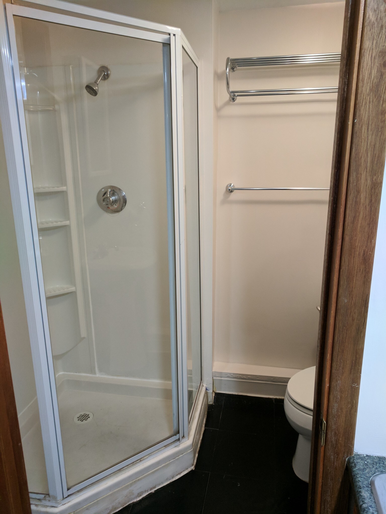 Studio Bath - 17 21st Ave S