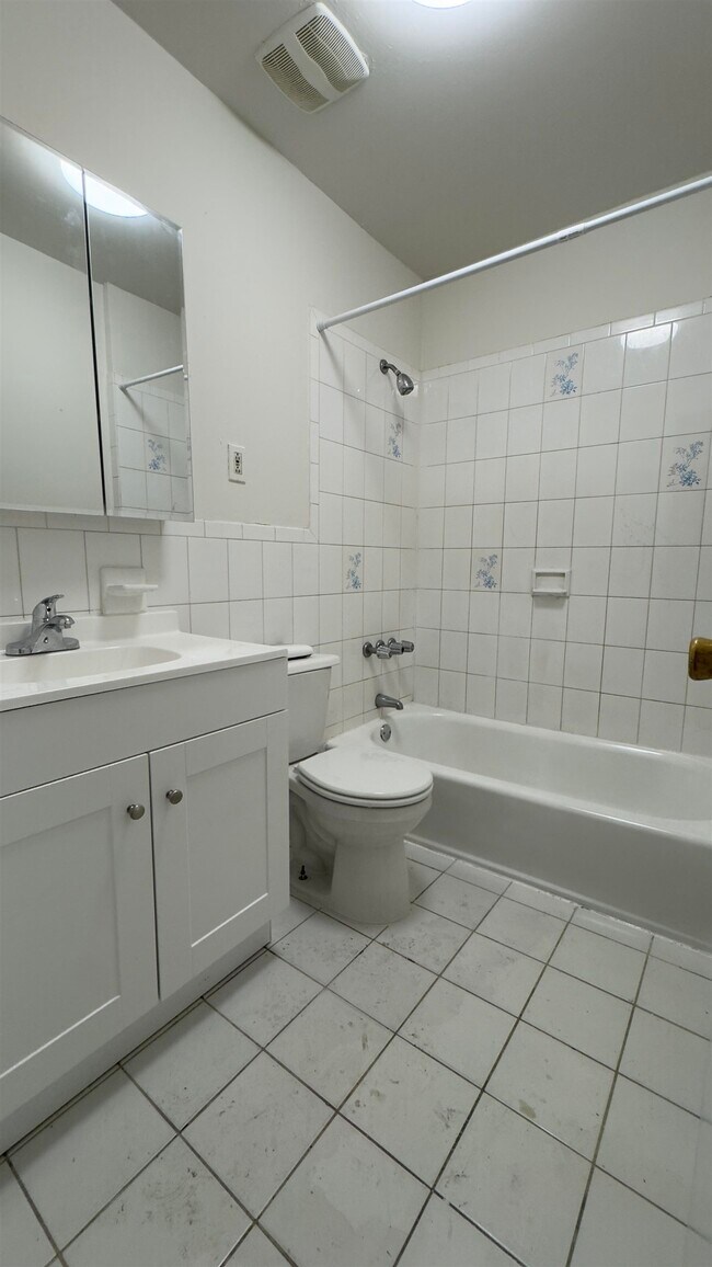 Building Photo - 99 Lembeck Ave