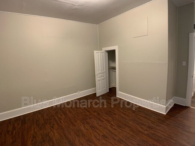 Building Photo - 427 Meller St