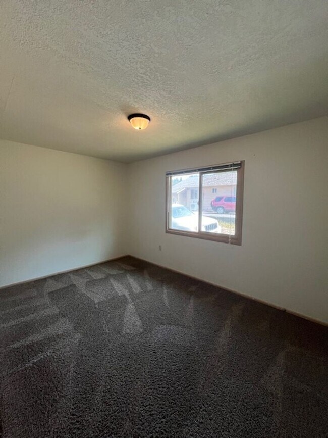 Building Photo - Sheridan duplex bremerton