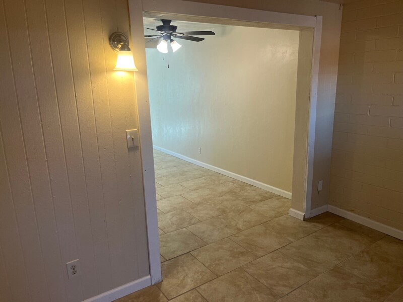 Building Photo - 3913 S Queen Palm Dr