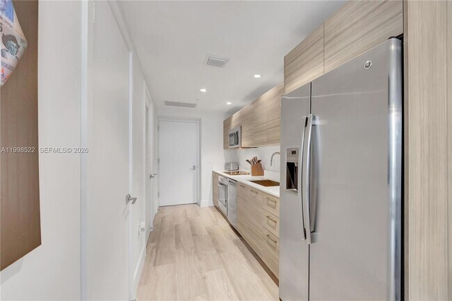 Building Photo - 121 NE 34th St