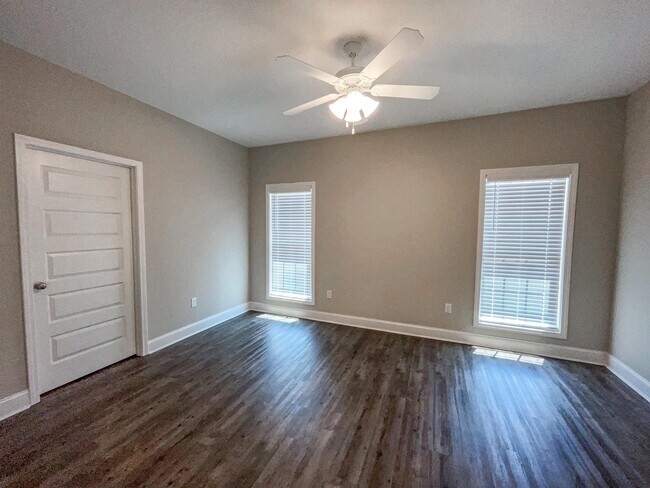 Building Photo - 27 Grove Cir