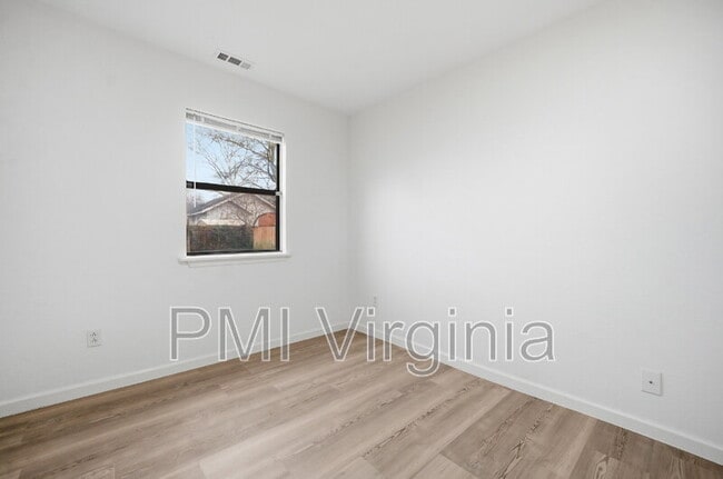 Building Photo - 2644 McKann Ave