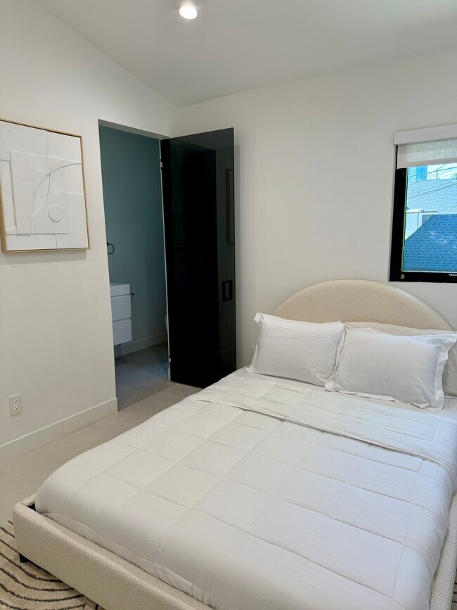 Building Photo - 201 Bedford Dr