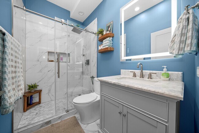 Building Photo - 1760 W Wrightwood Ave