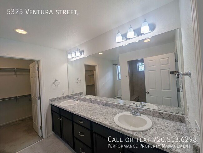 Building Photo - 5325 Ventura St