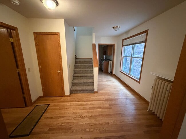 Building Photo - 419 W Doty St