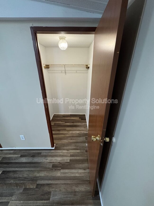 Building Photo - 9499 Wendi Dr NE