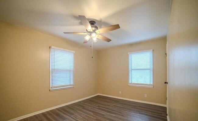 Building Photo - 506 Goodnight Dr