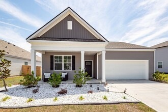 Building Photo - 323 Willow Run Dr