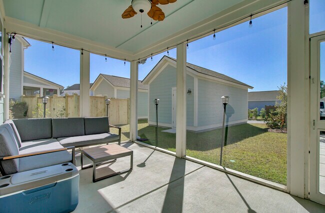 Building Photo - 360 Great Lawn Dr