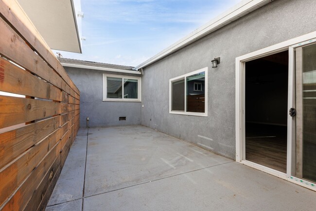 Building Photo - Spacious & Stunning: Fully Remodeled 3-Bed...