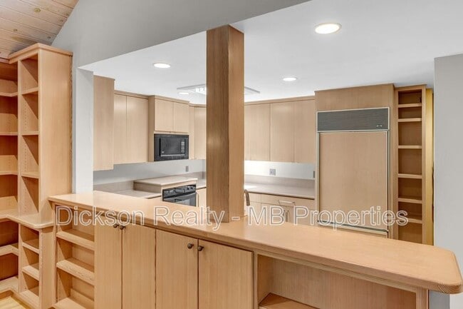 Building Photo - 2205 S Arlington Ave