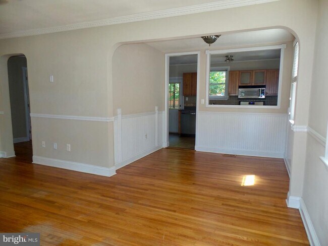 Building Photo - 220 Addison Ave