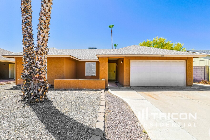 Building Photo - 815 W Palomino Dr
