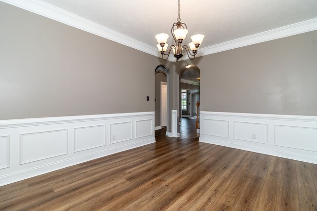Building Photo - Beautiful 5 Bedroom, 4 Full Bath Family Home
