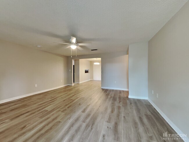 Building Photo - 6521 Bonnie Bay Cir N