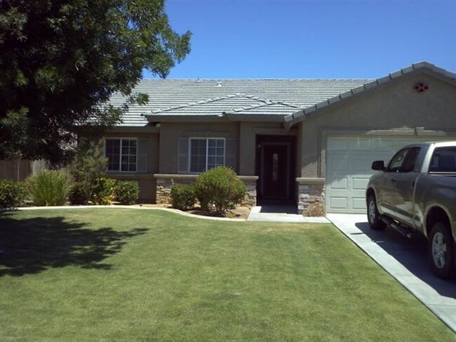 Building Photo - Beautiful NW Home 5 bed/2 bath $2750 Depos...