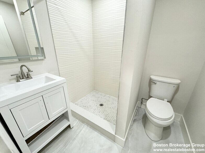 Building Photo - 147 E Cottage St