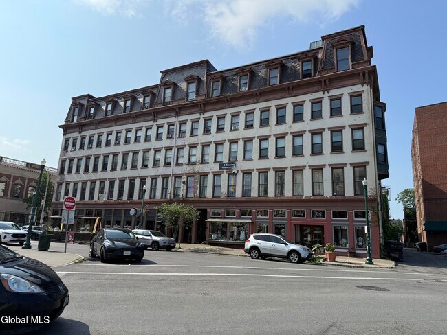 Primary Photo - 5 Broadway