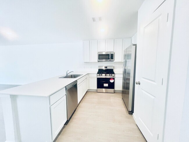 Building Photo - 3047 Mallorca Dr