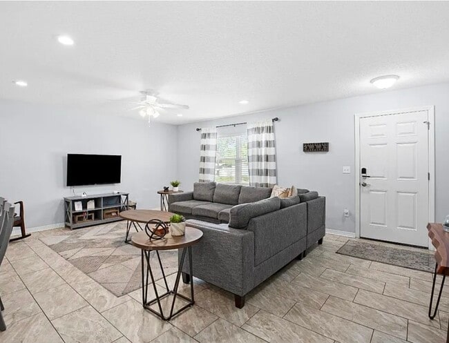 Building Photo - 37770 Kelly B Ct