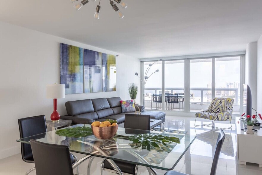 Building Photo - 601 Biscayne Blvd