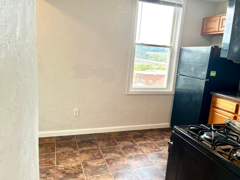 Kitchen - 241 W 9th Ave