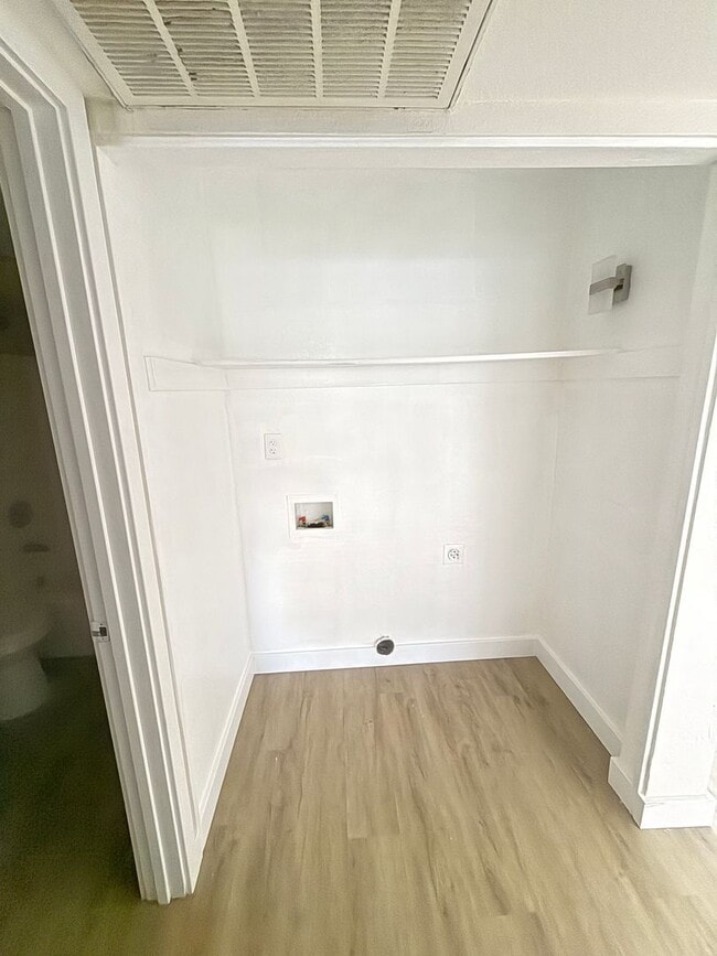 Building Photo - Central Phoenix Townhome Oasis – 2 Bed, 2 Bath, Gated with Pool!