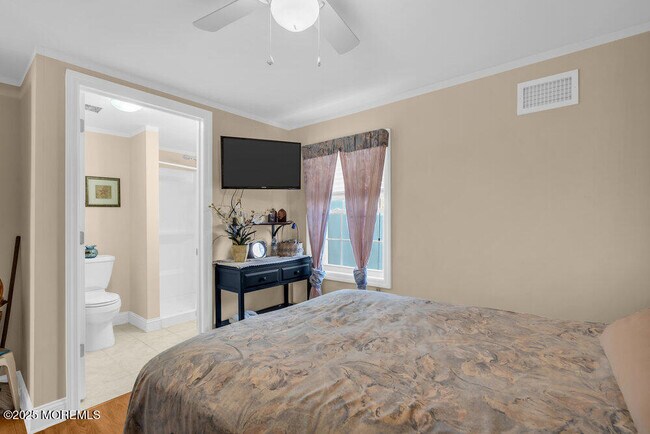 Building Photo - 102 W Colony Rd