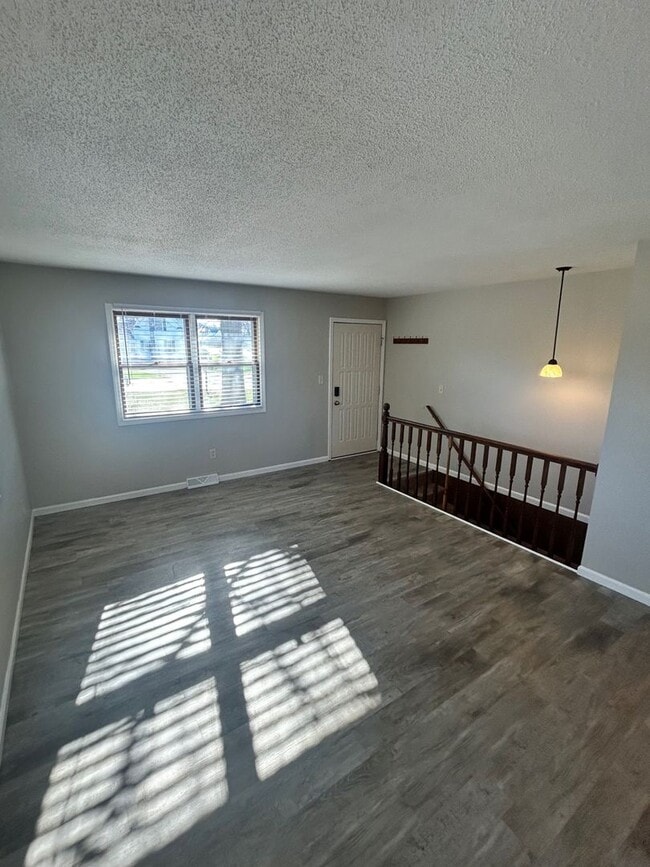 Building Photo - 7615 Walnut Ave