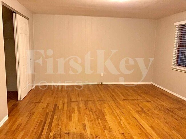 Building Photo - 2736 Sedan Dr
