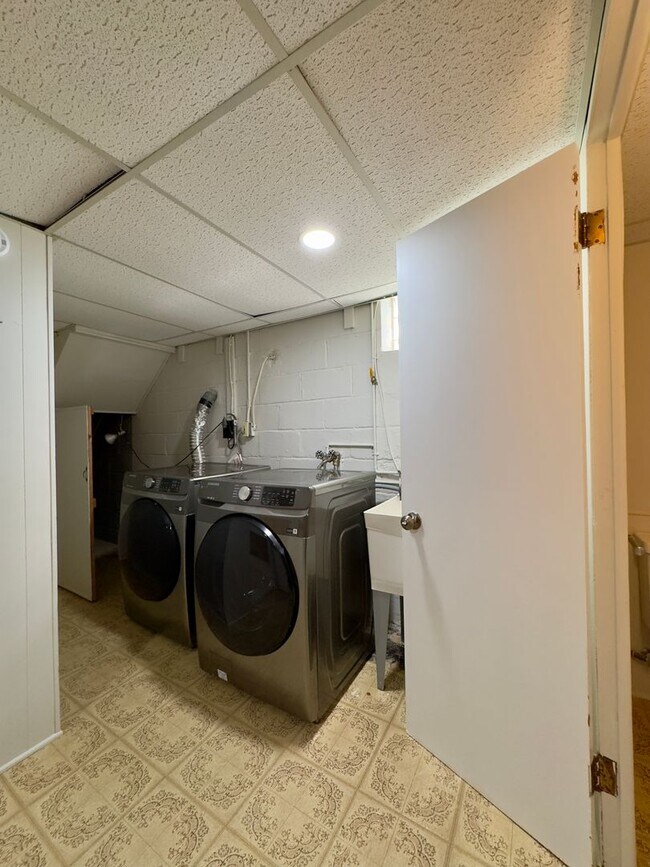 Building Photo - Charming 3 Bedroom/1 Bathroom in Woodring, MD!