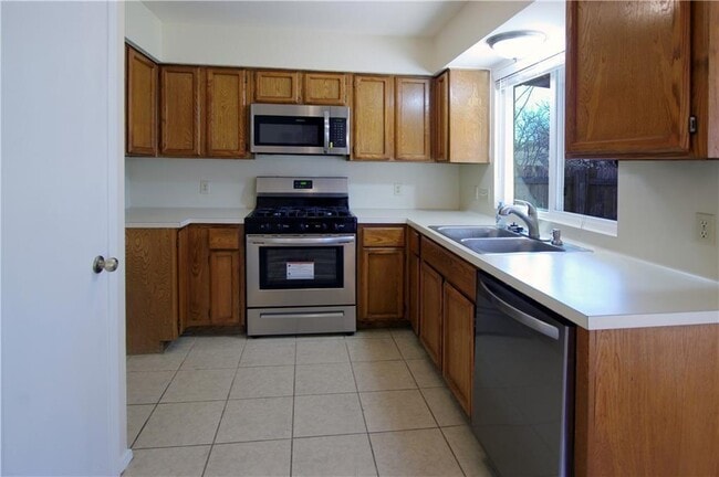 Building Photo - 507 Riverwood Dr