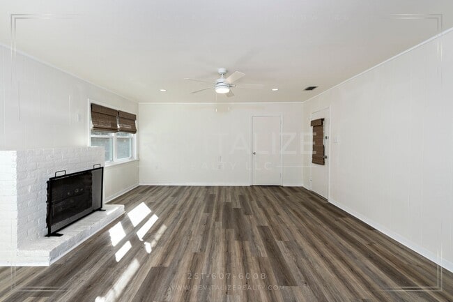 Building Photo - Beautifully Updated 3 Bed 2 Bath Home in D...