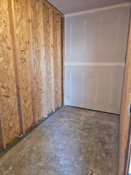 Building Photo - 11122 Vickery Ave E