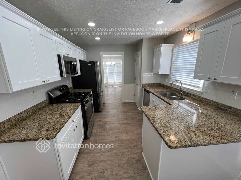 Building Photo - 3201 Beuhlah Way SE