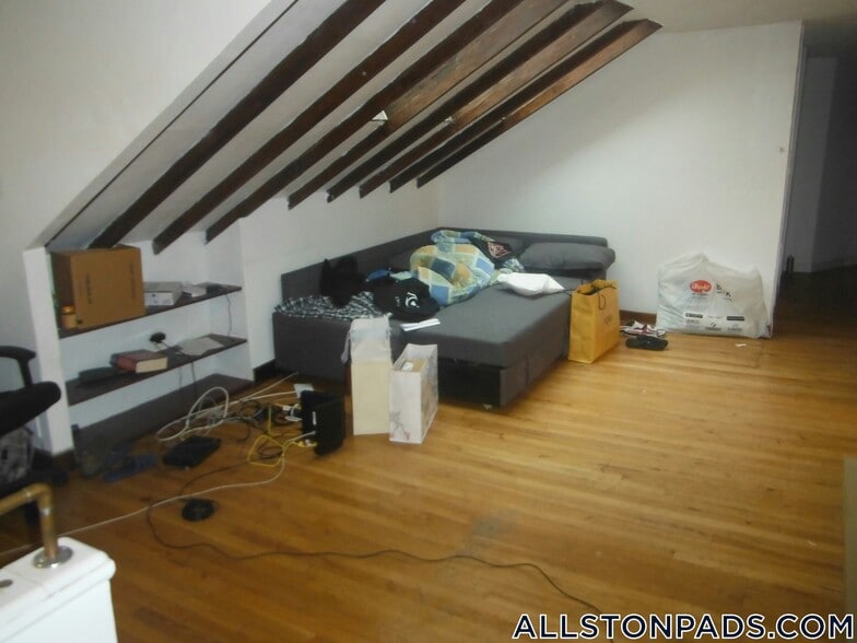 Building Photo - 26 Greylock Rd