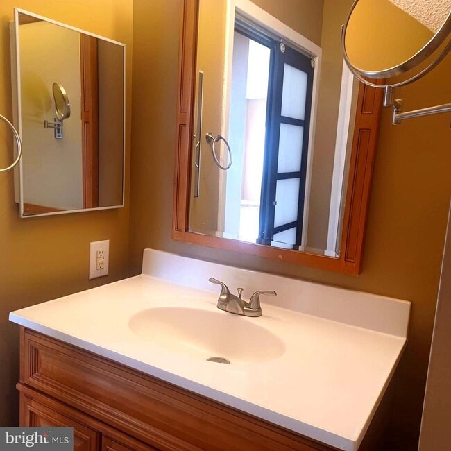 Building Photo - 3705 S George Mason Dr