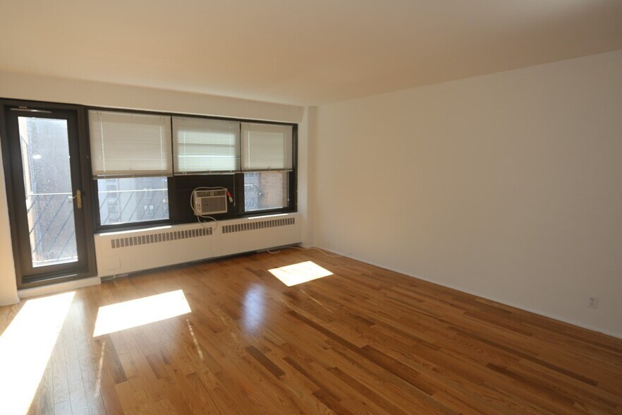Building Photo - 6118 N Sheridan Rd