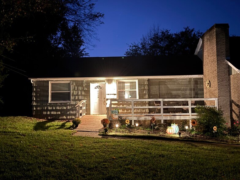 Building Photo - 1115 Henrietta Dr