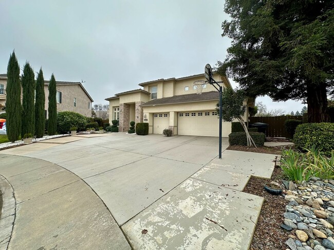 Building Photo - 5701 W Country Ave