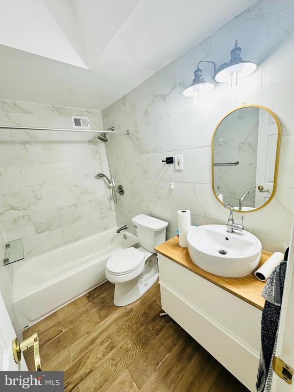 Building Photo - 813 Arnold St