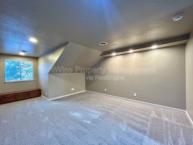 Building Photo - 2253 W los Flores Dr