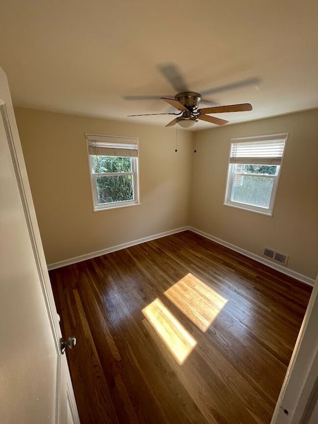 Building Photo - Newly Renovated 3 Bedroom in Silver Spring