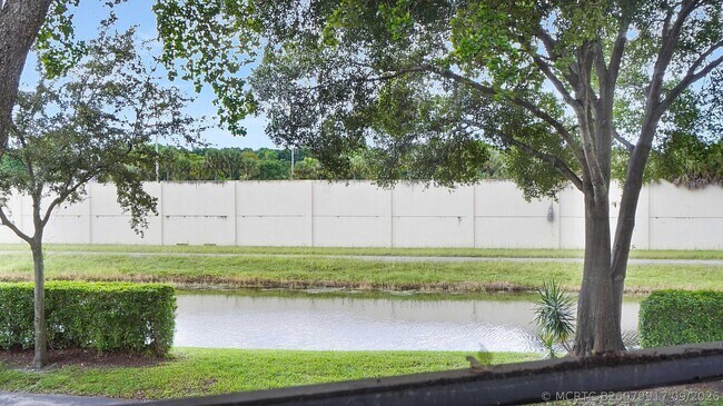Building Photo - 505 Gardens Dr