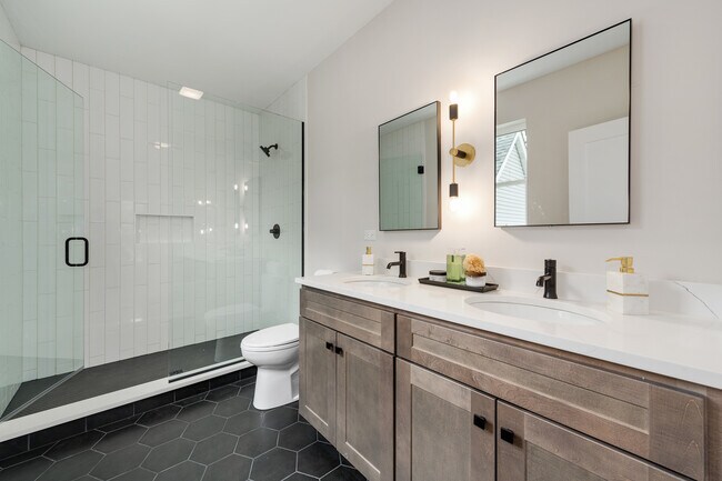 Building Photo - 1631 N Lawndale Ave