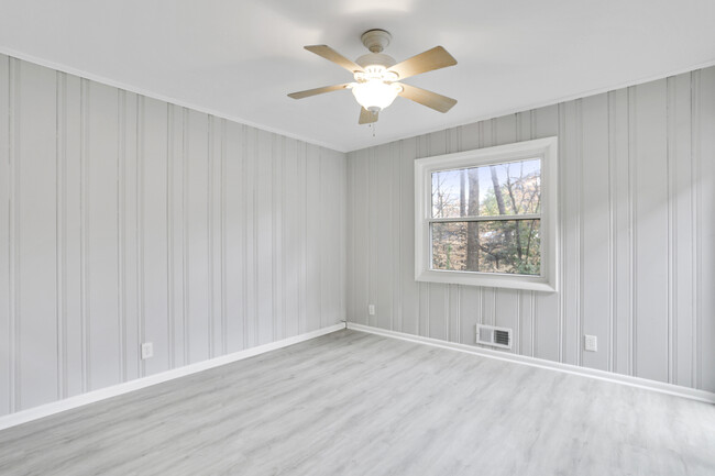 Dining Room - 609 Kimberly Ln NE