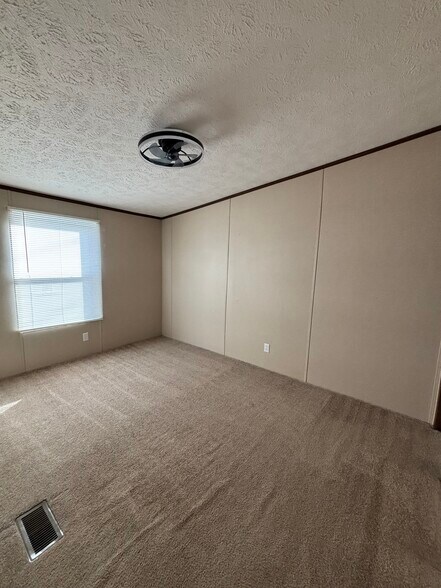 Building Photo - 265 College St